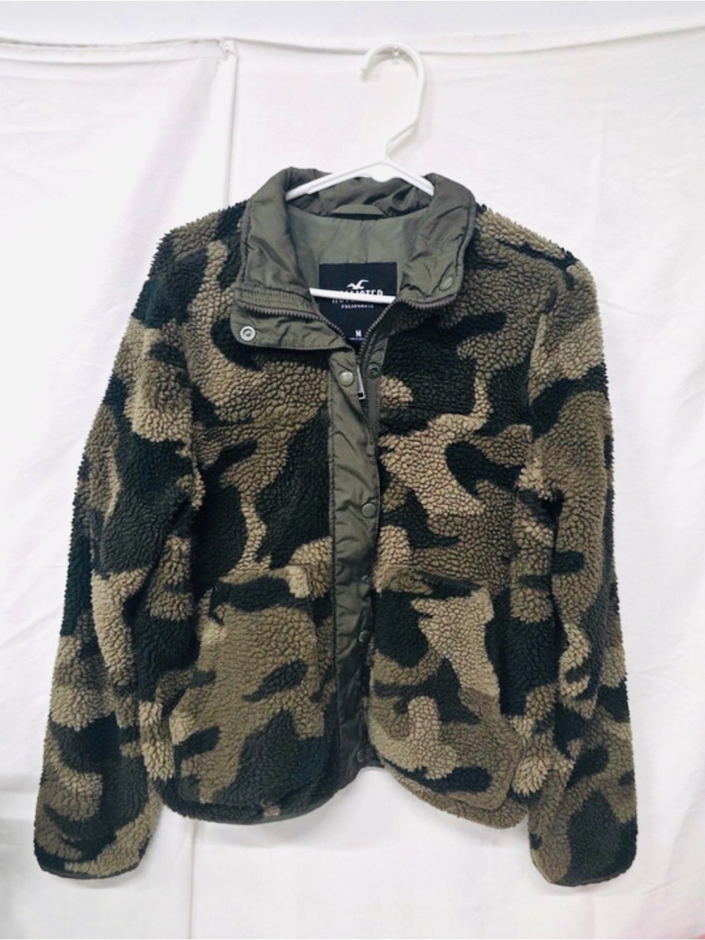 Hollister camo fleece jacket 
Size M
Perfect for fall weather